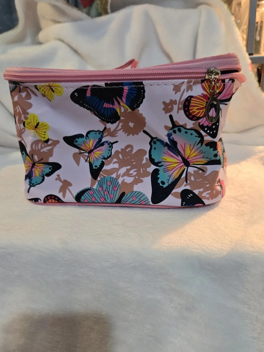 Women's Large Cosmetic Travel Case